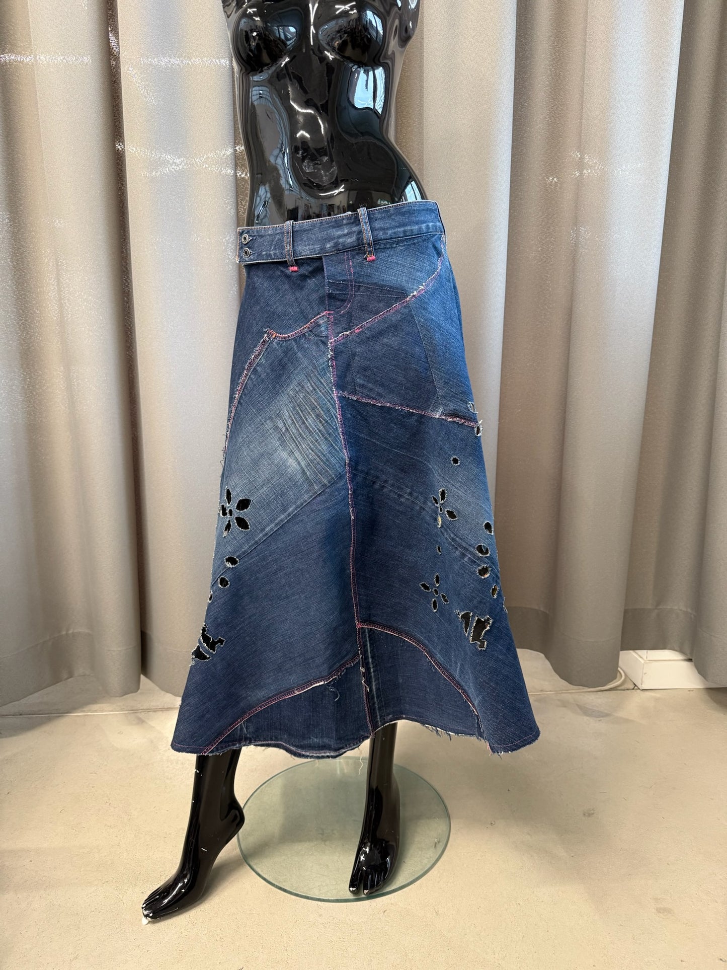 Low-waist lace jeans skirt