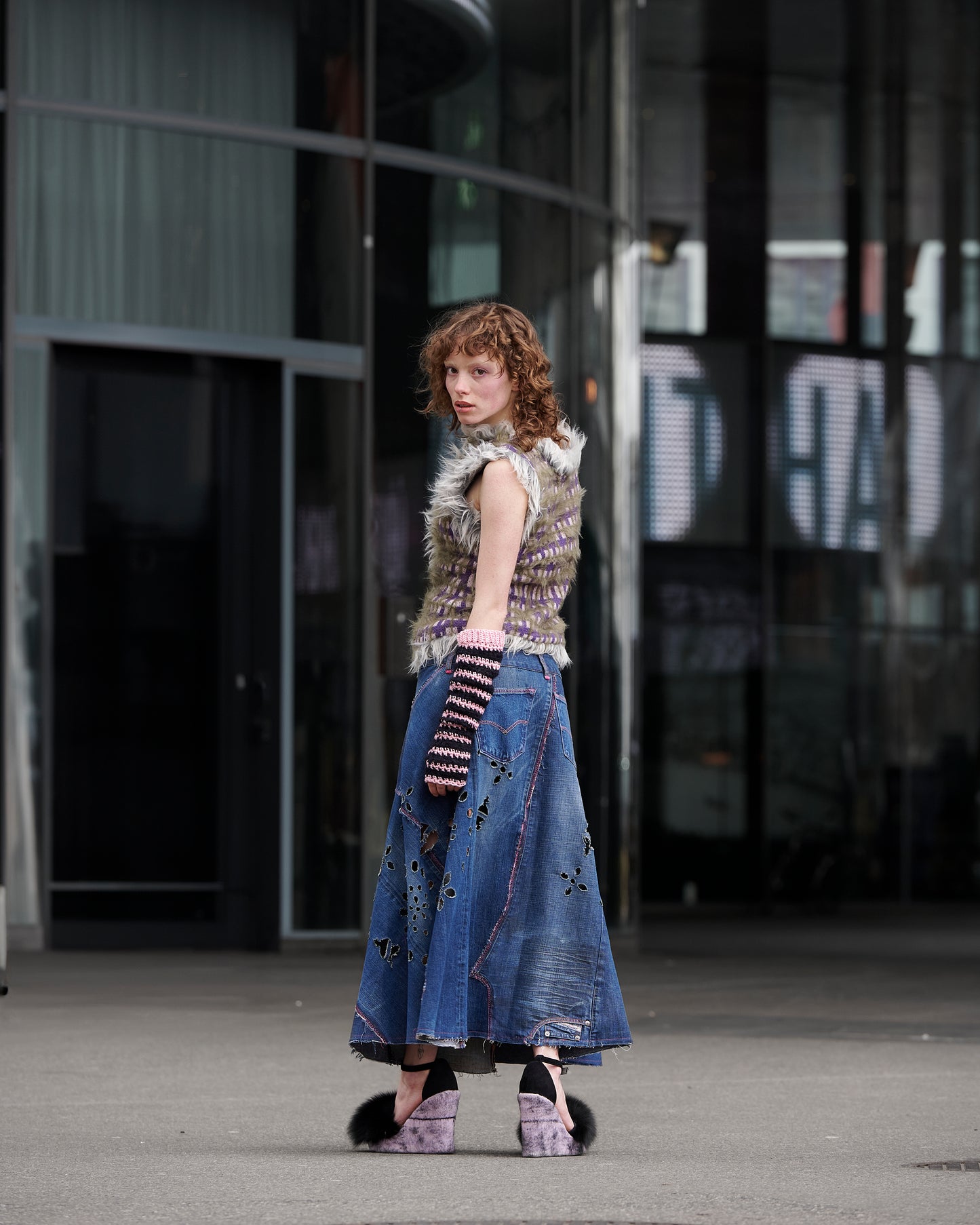 Low-waist lace jeans skirt