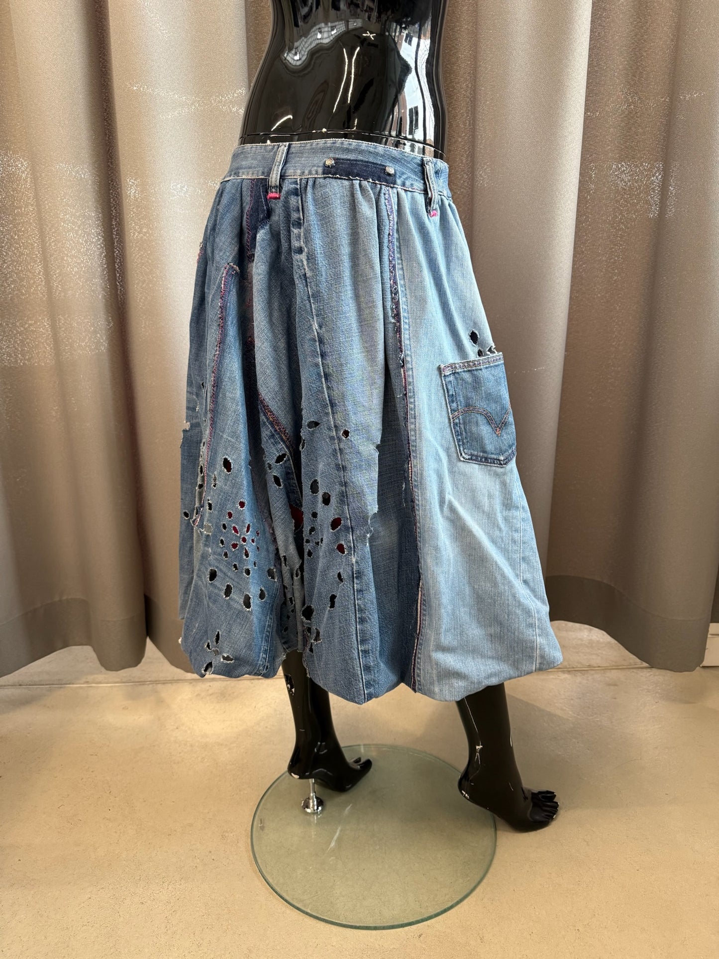 Low-waist balloon jeans skirt