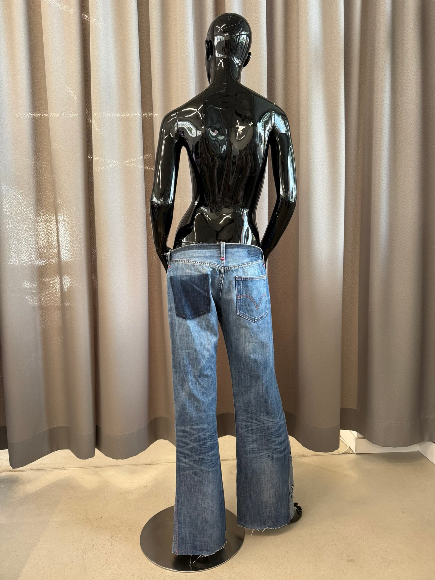 Low-waist jeans
