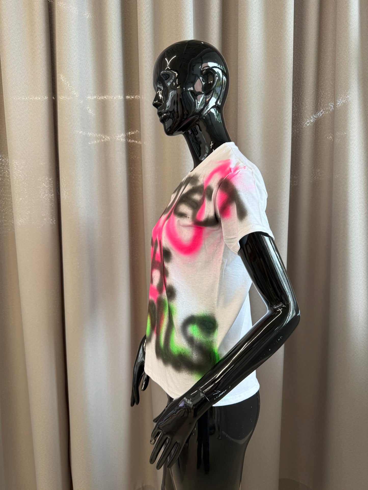 T-Shirt "Protect the Dolls"