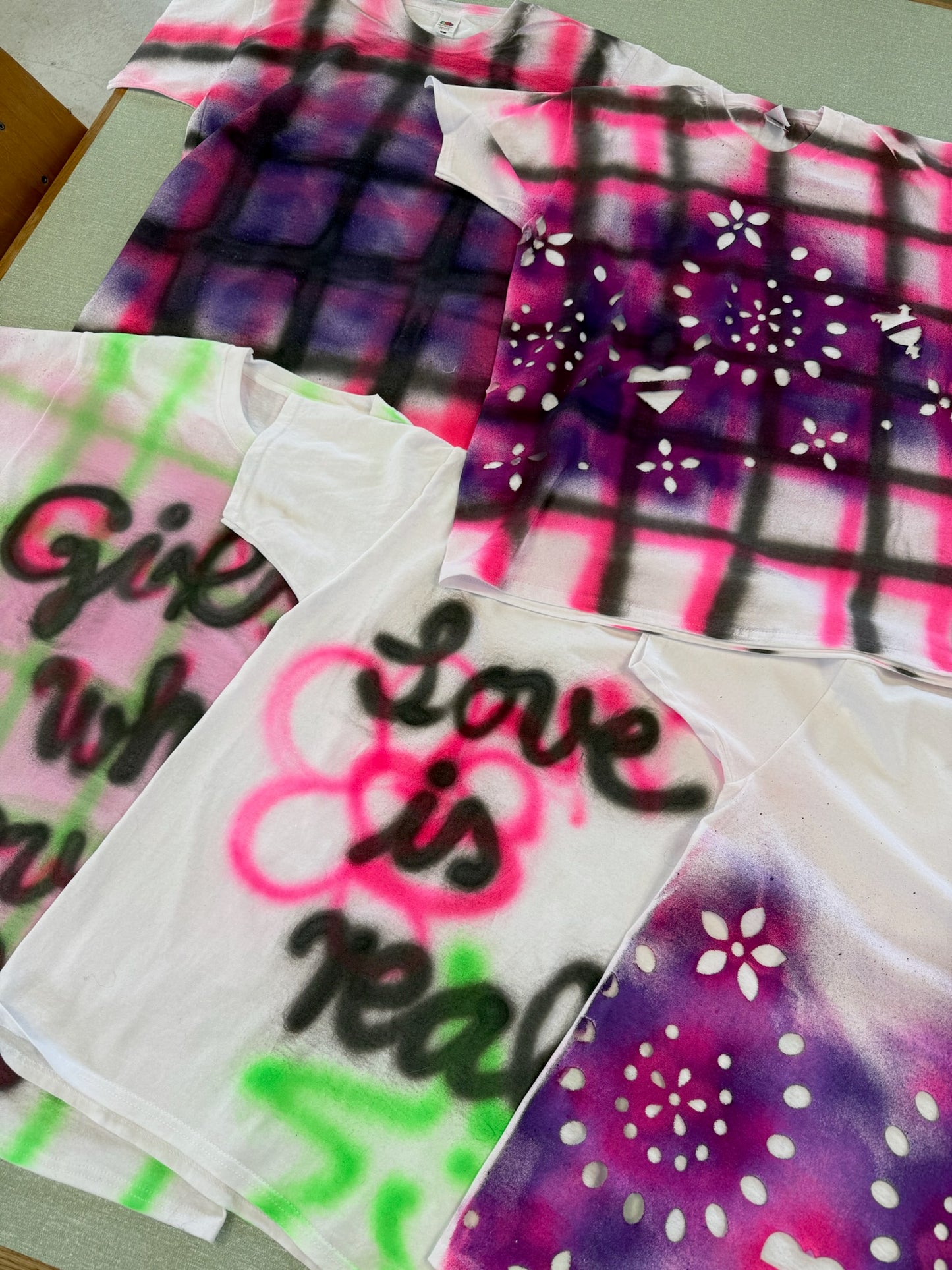 T-Shirt "Love is real"
