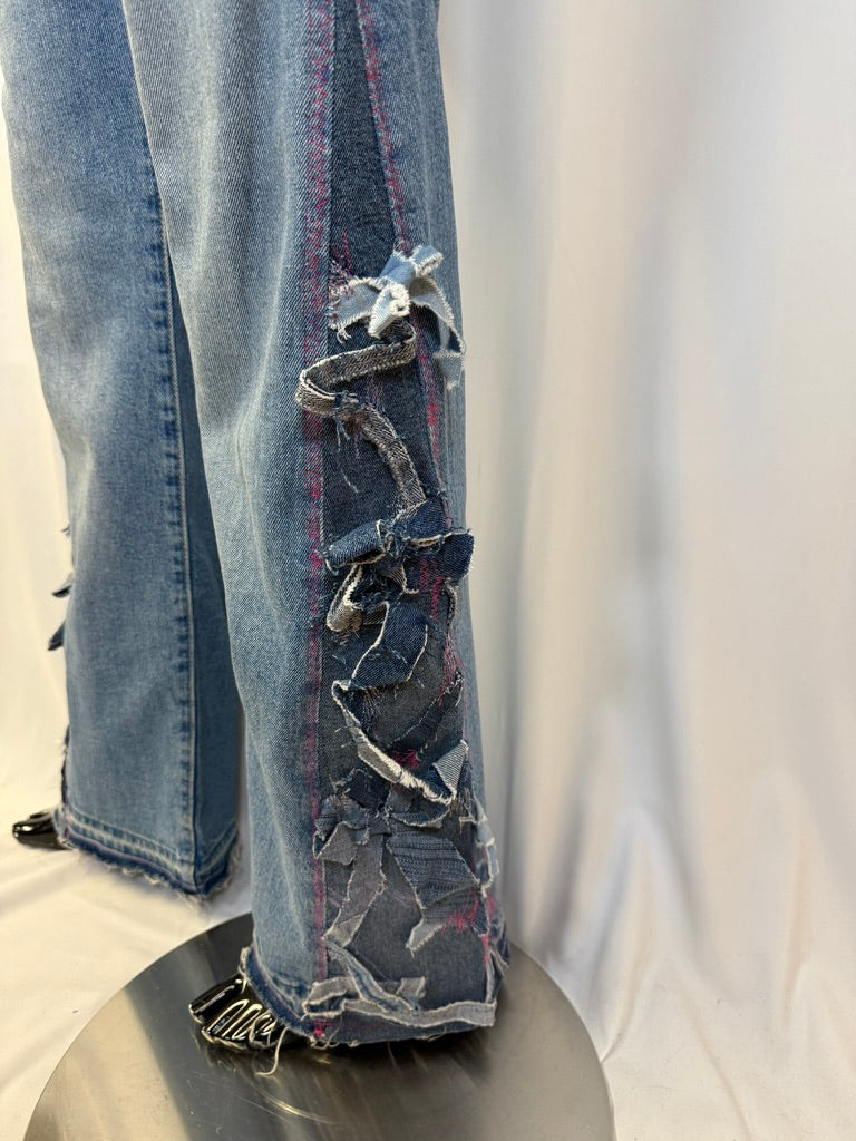 Low-waist jeans bow