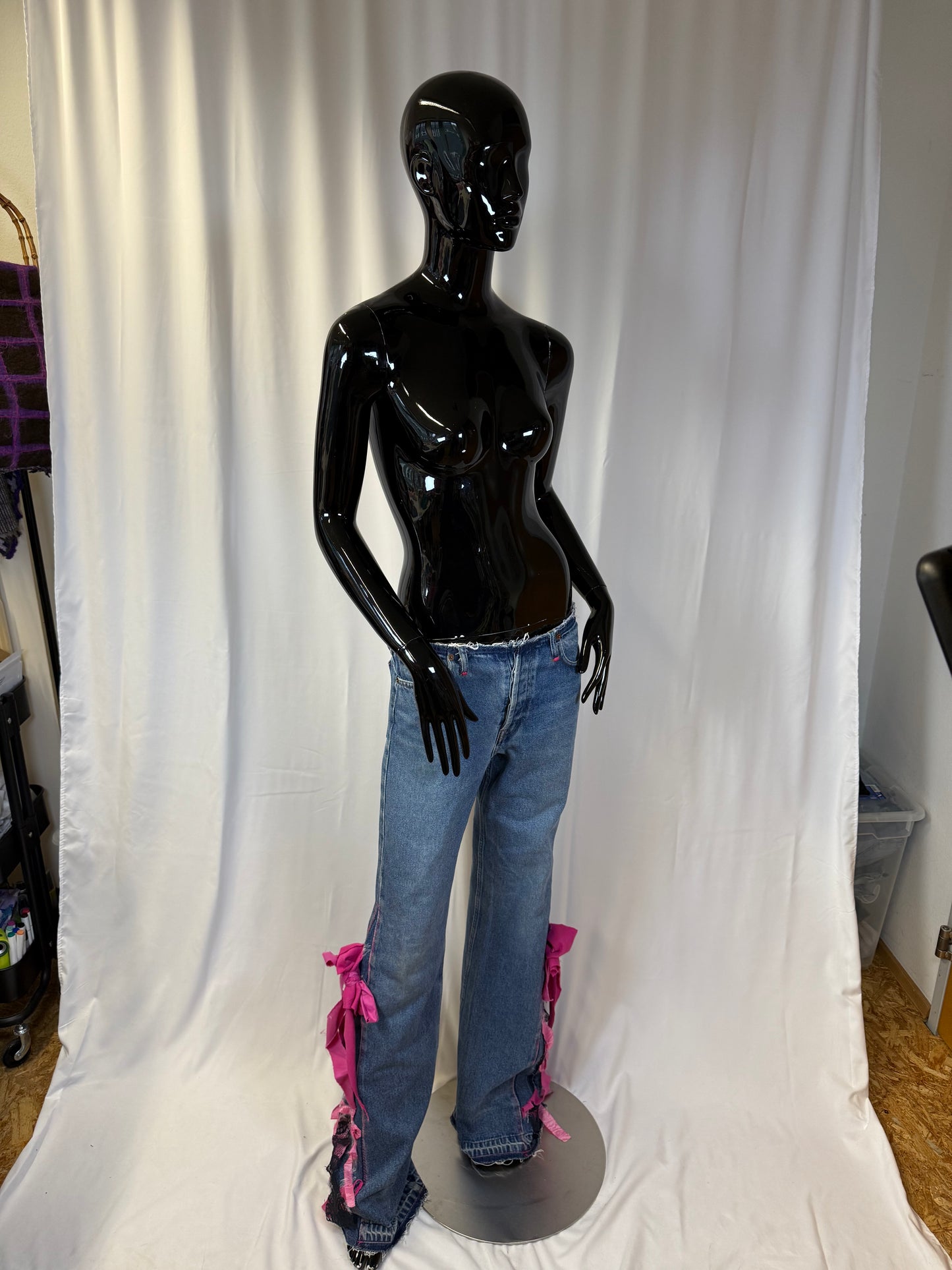 Low-waist jeans pink bow