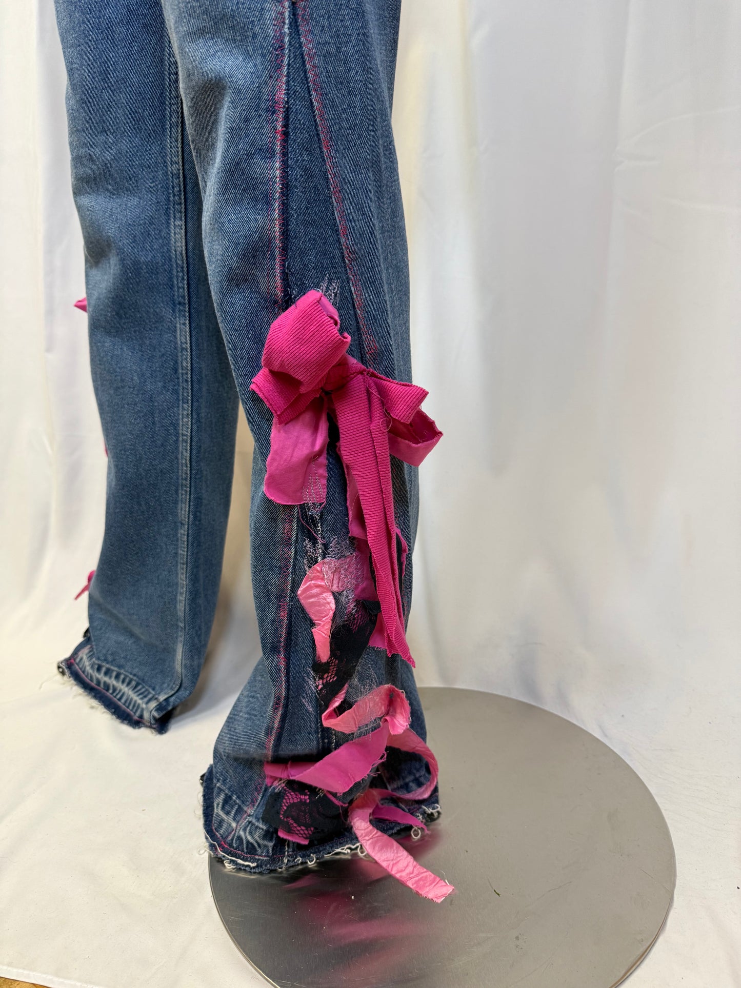 Low-waist jeans pink bow