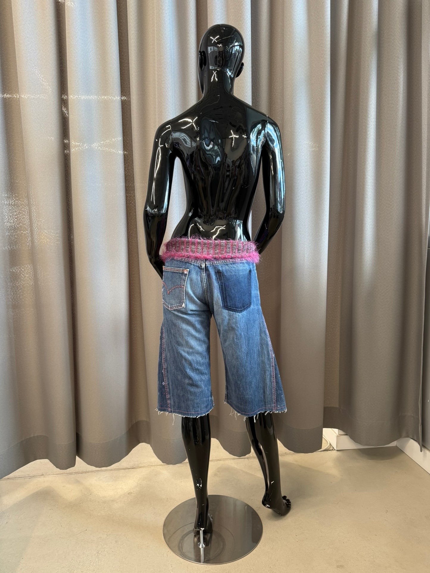Low-waist short jeans with knitted waist band