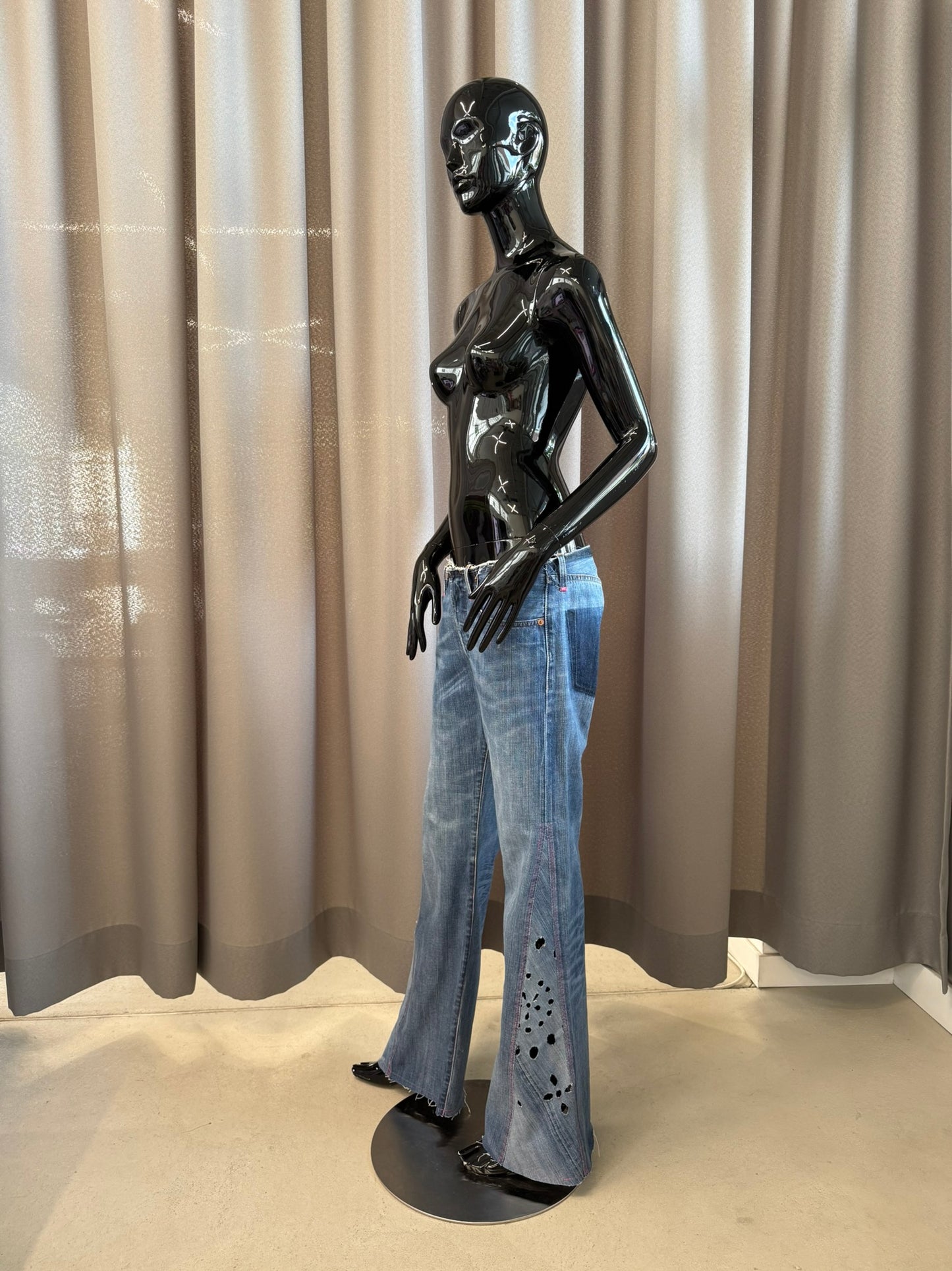 Low-waist jeans
