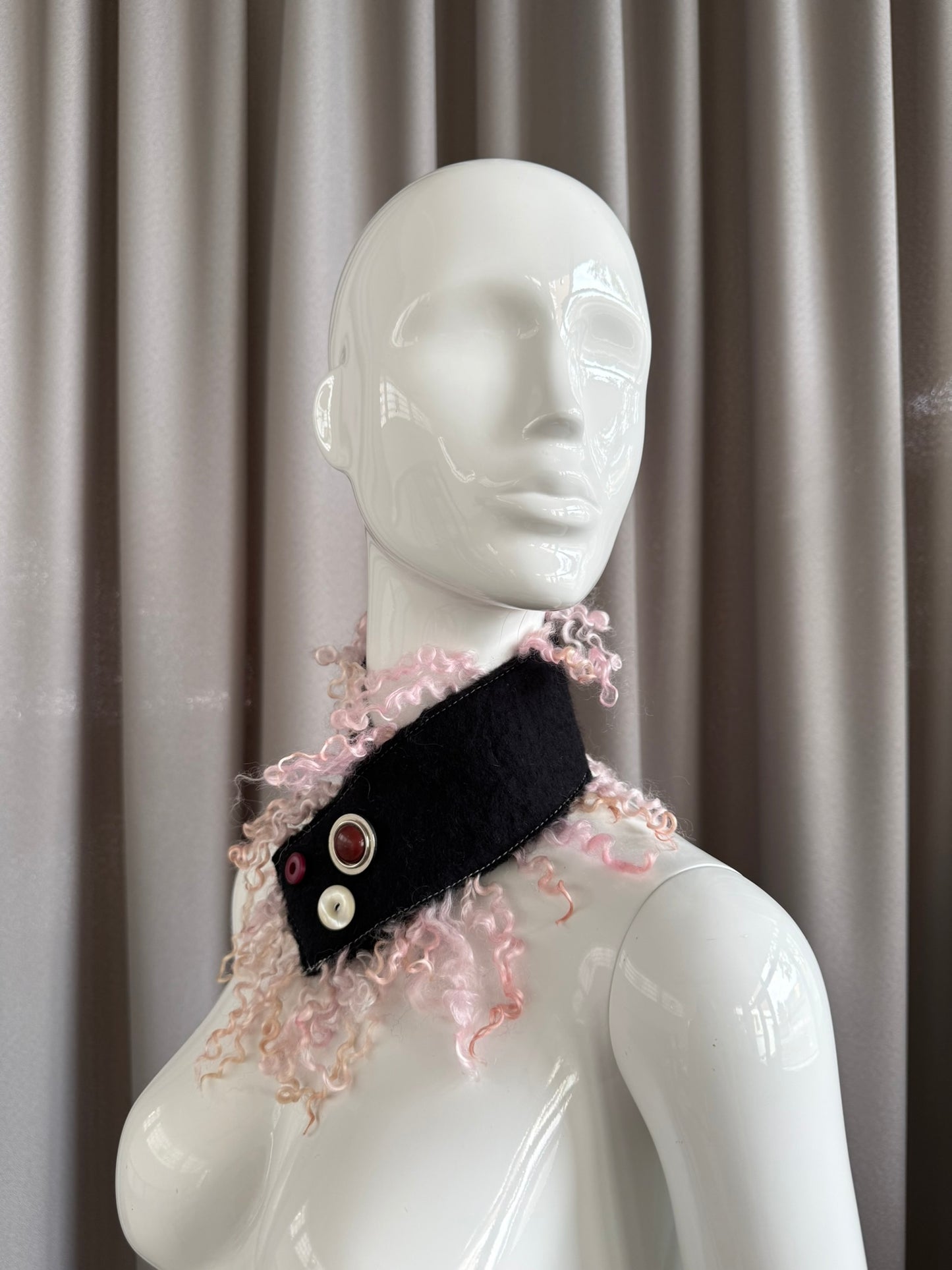 Juwon felted collar black/rose