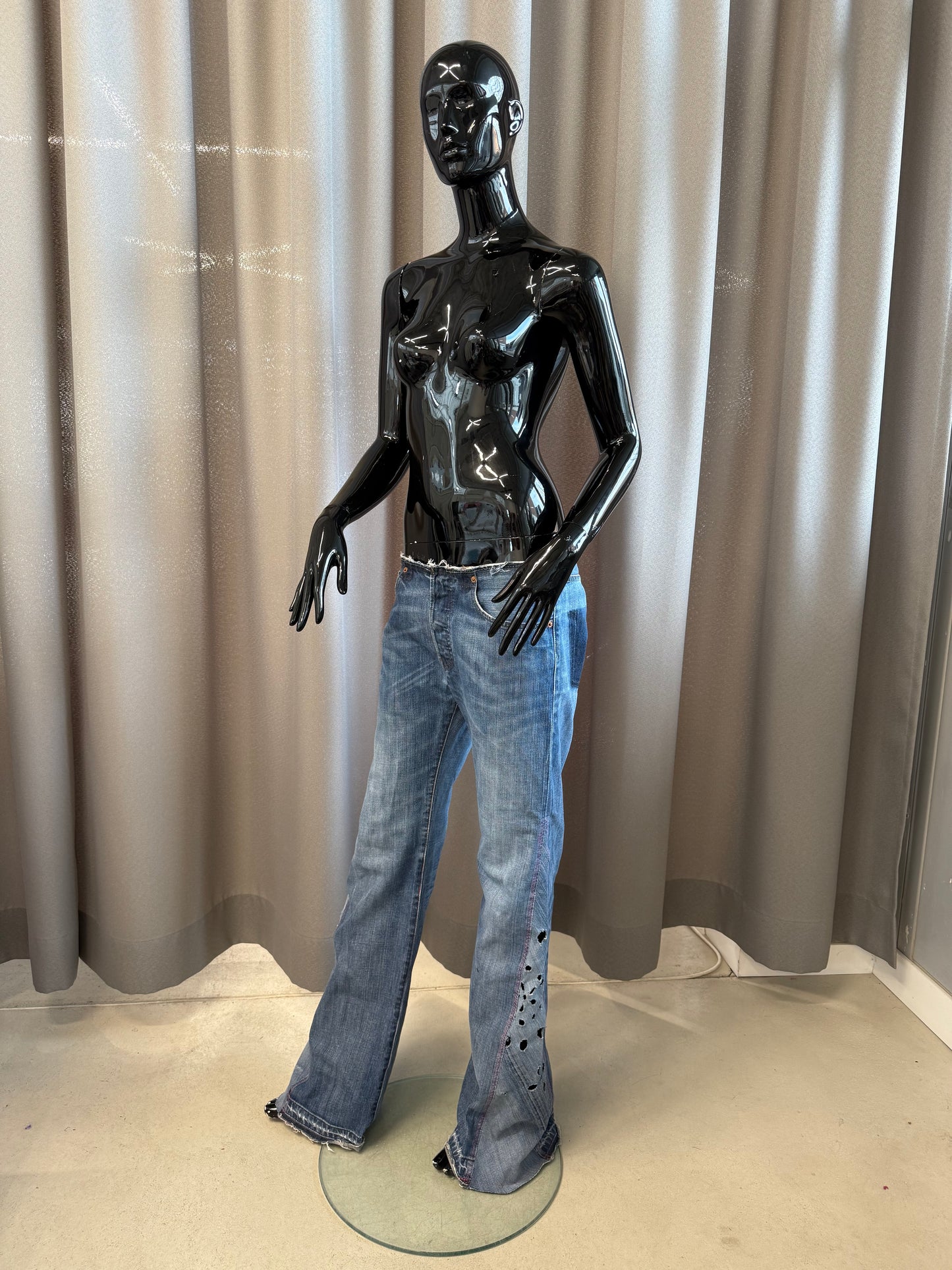 Low-waist up-cycled Jeans