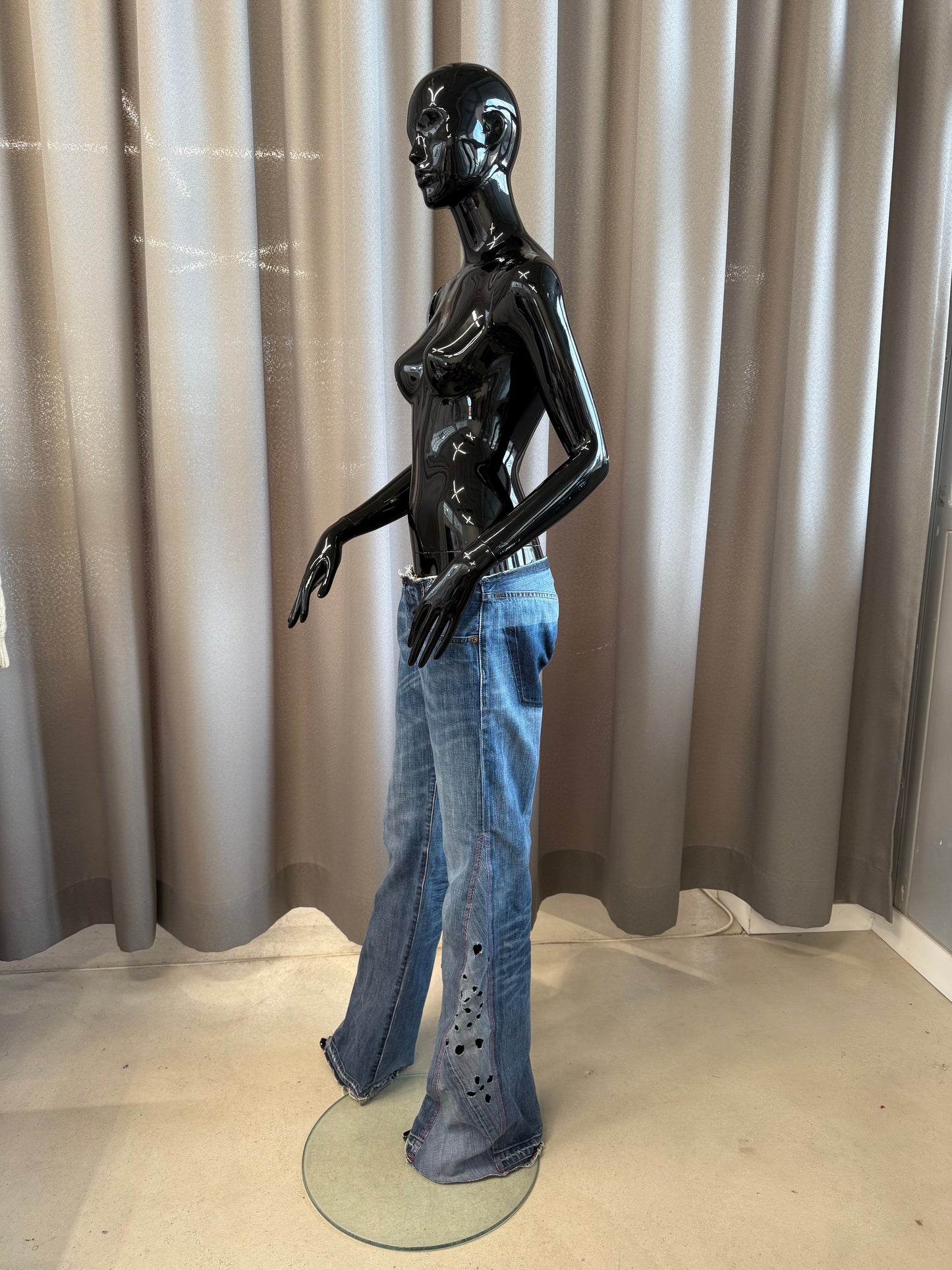 Low-waist up-cycled Jeans