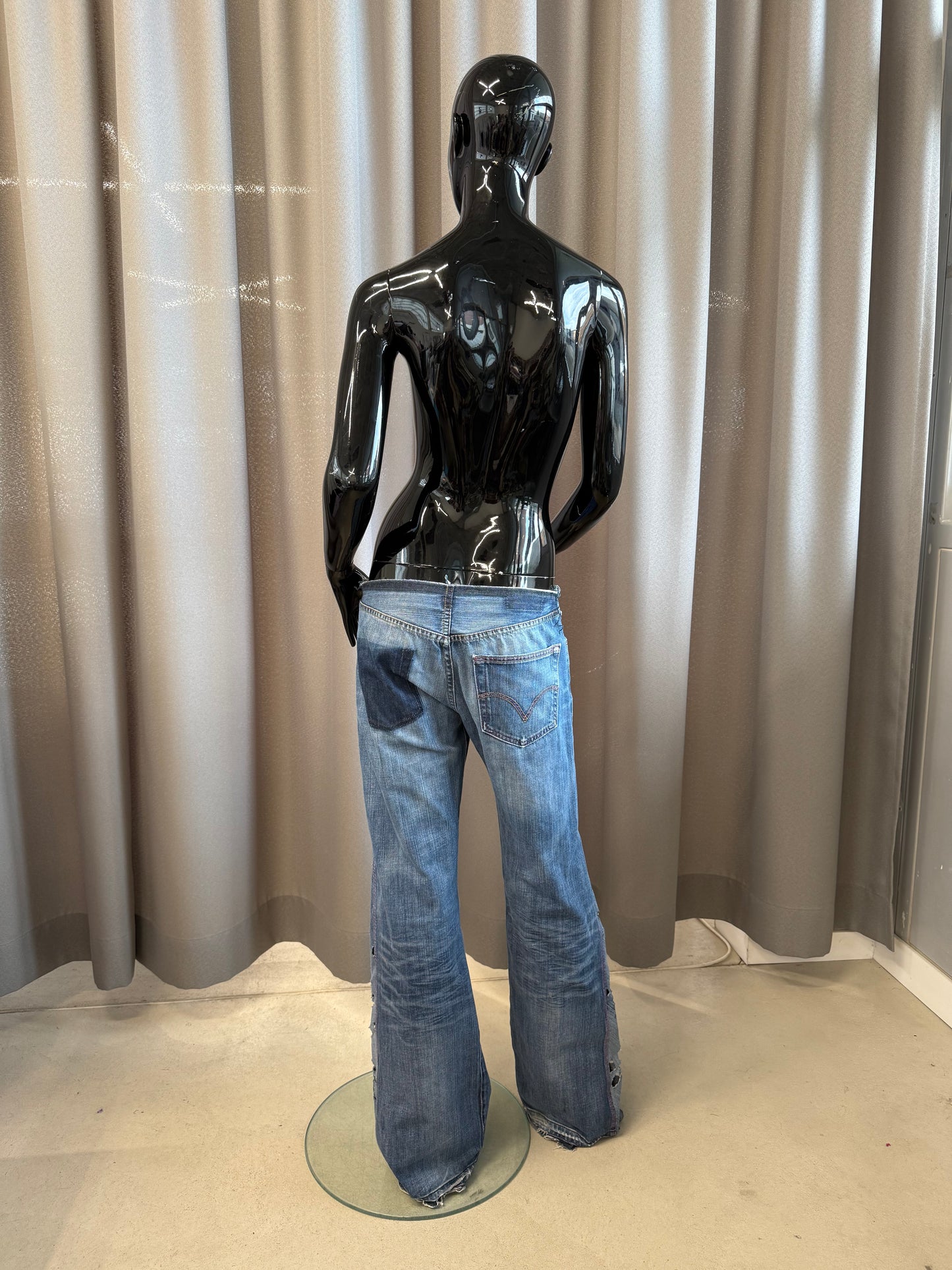 Low-waist up-cycled Jeans