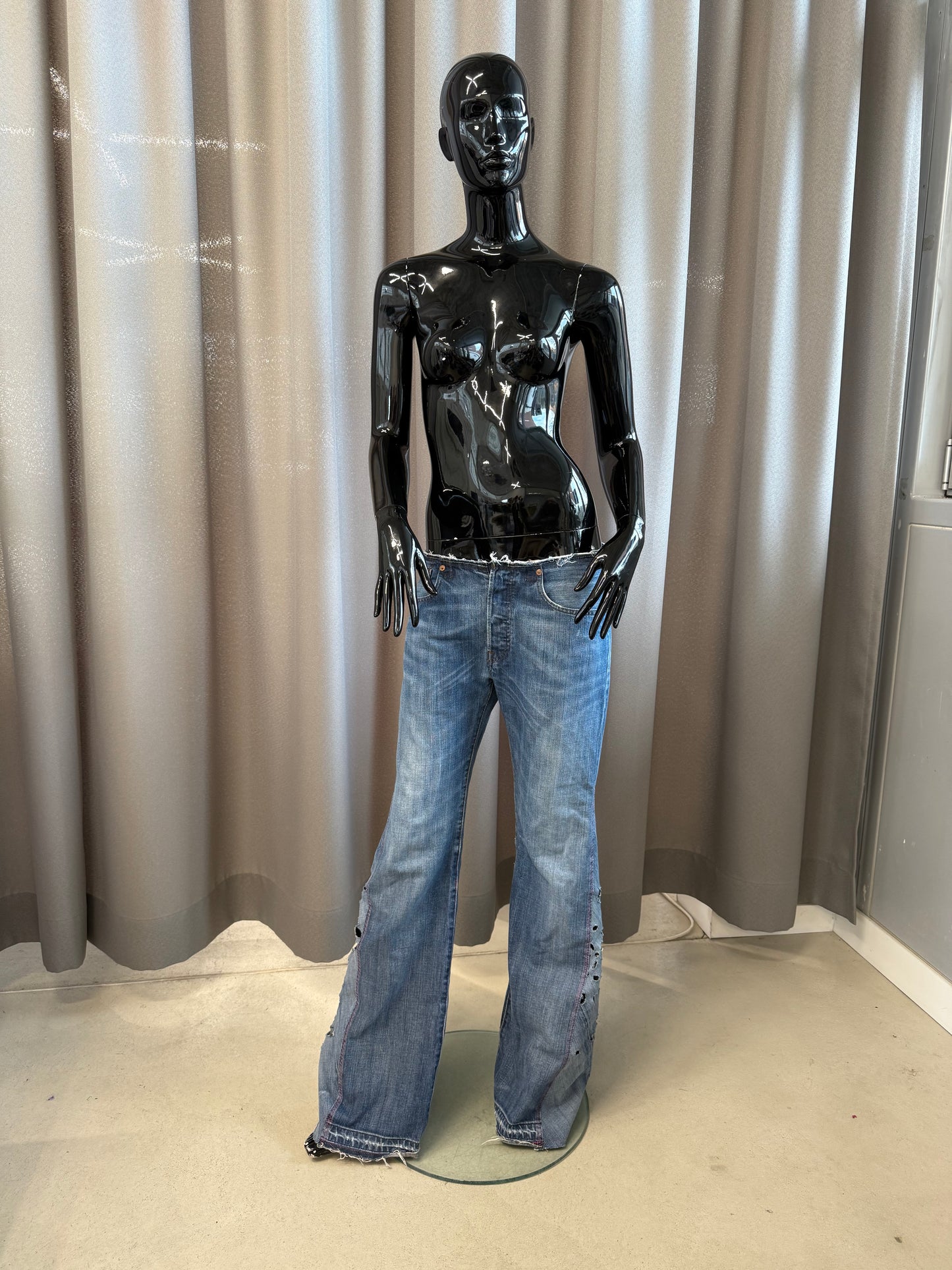 Low-waist up-cycled Jeans
