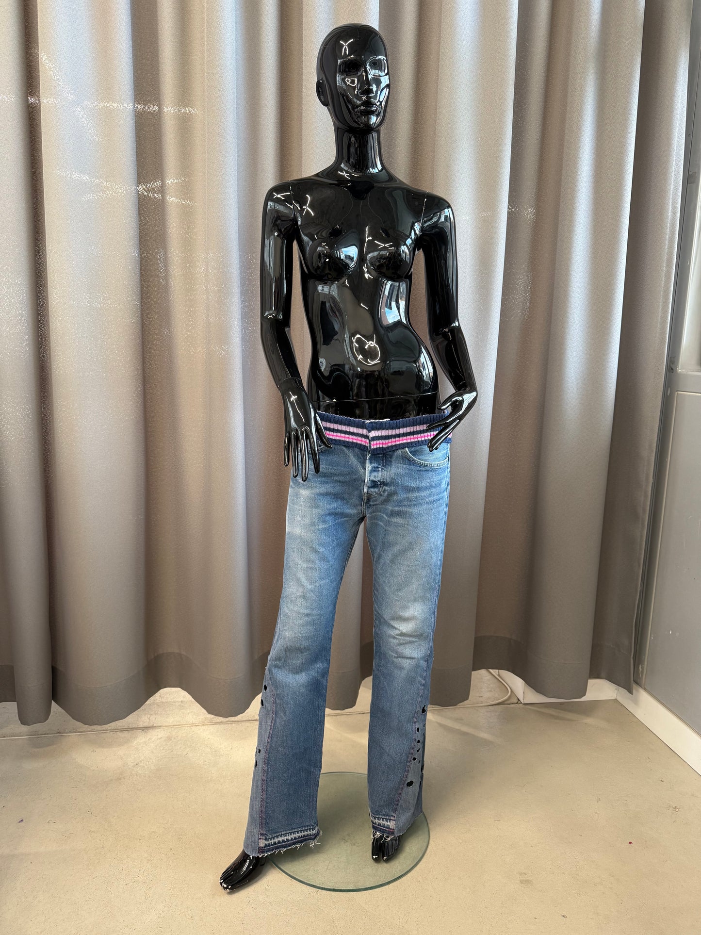 Low-waist up-cycled Jeans with knitted waist band
