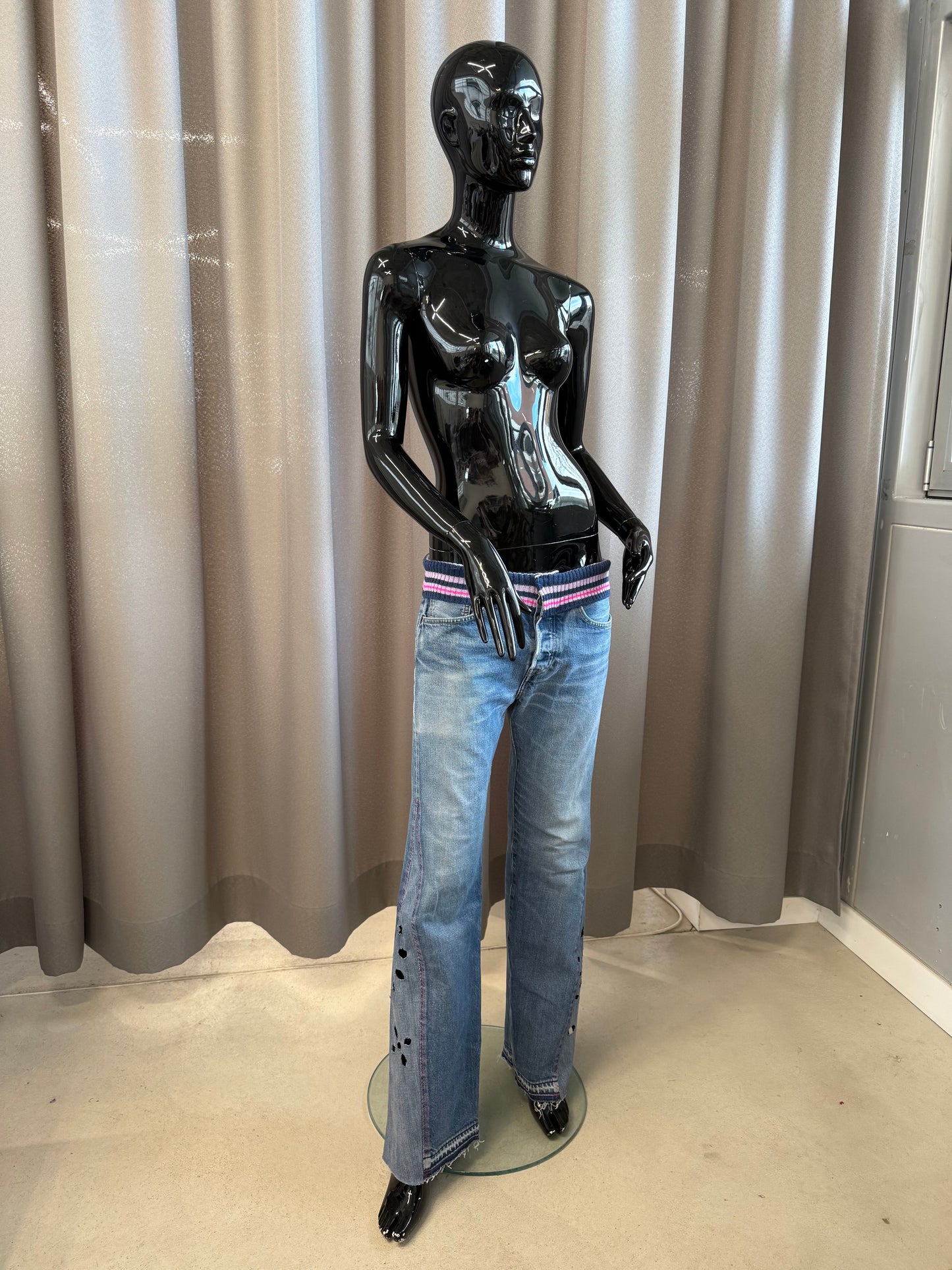 Low-waist up-cycled Jeans with knitted waist band