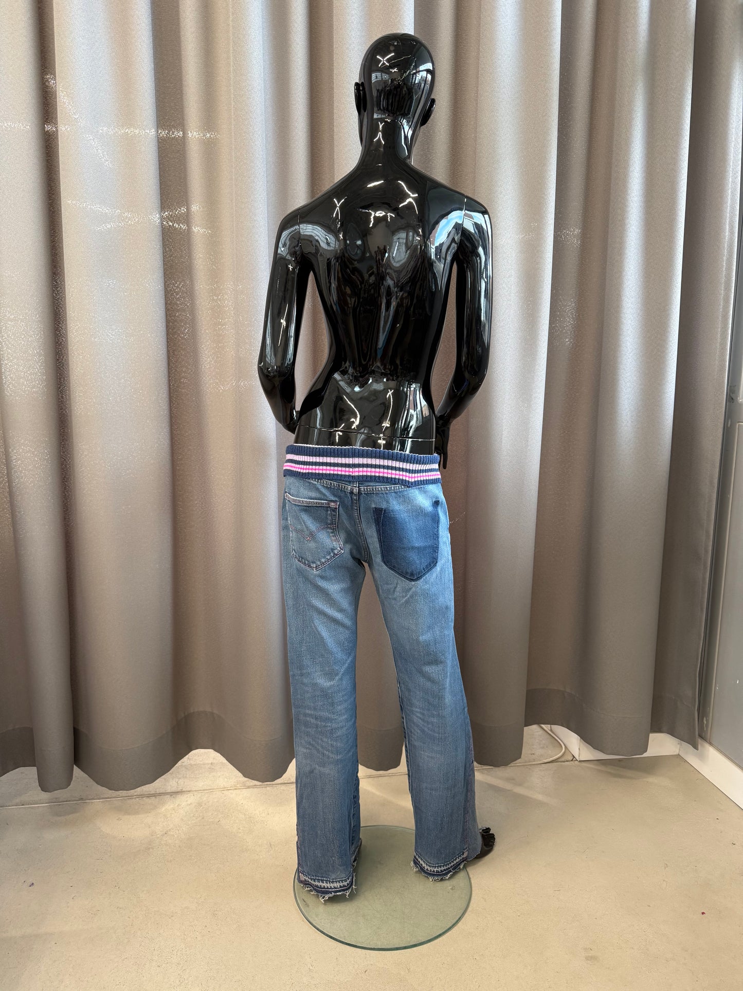 Low-waist jeans with knitted waist band