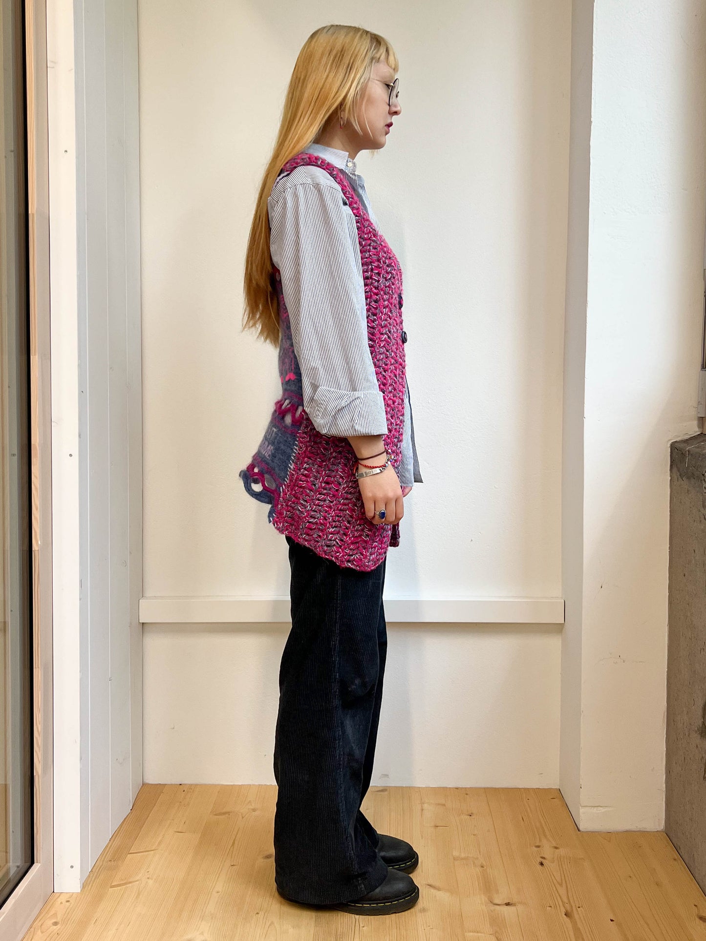 "Peeing girls" crochet cardigan blue pink