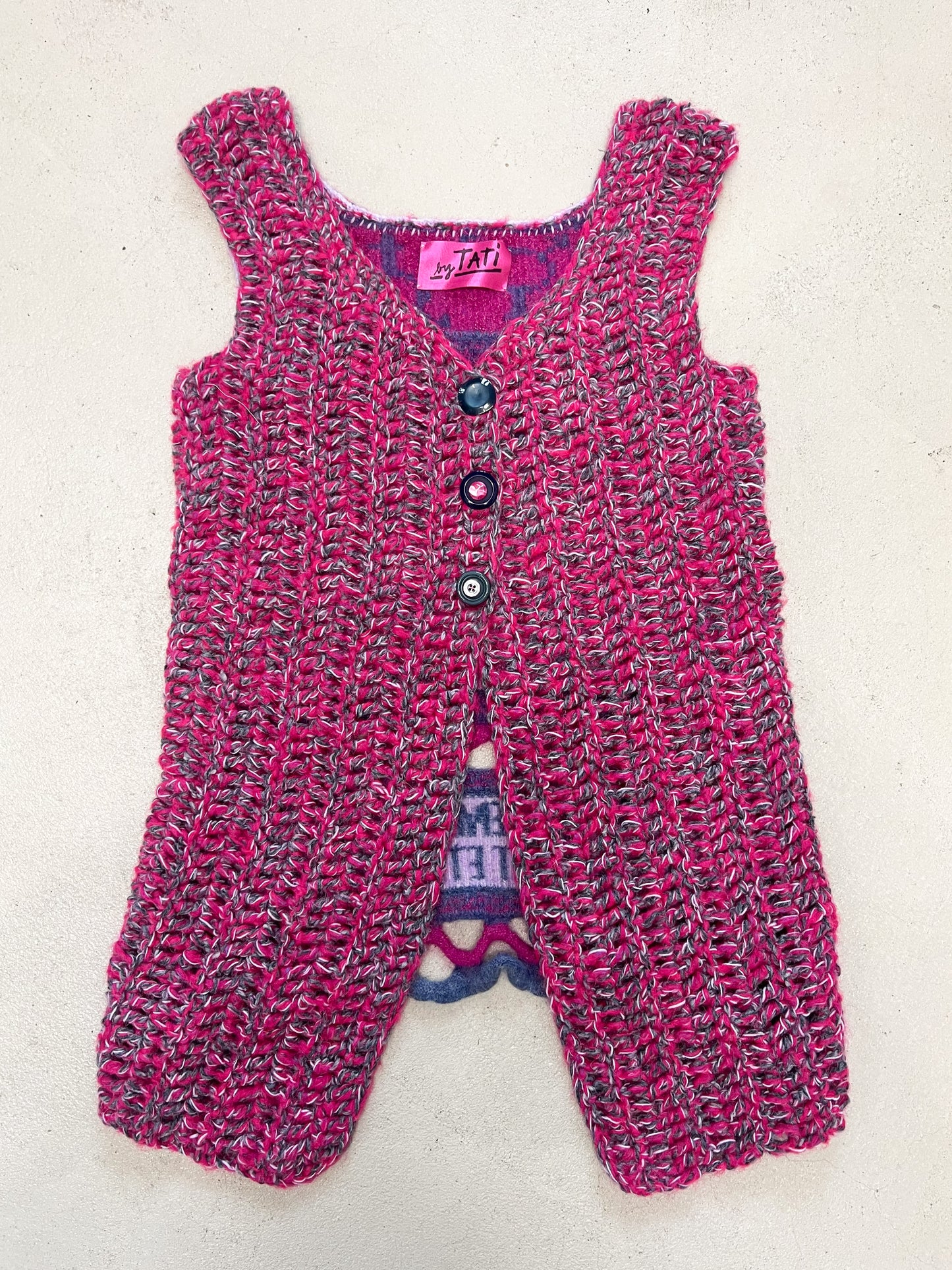 "Peeing girls" crochet cardigan blue pink