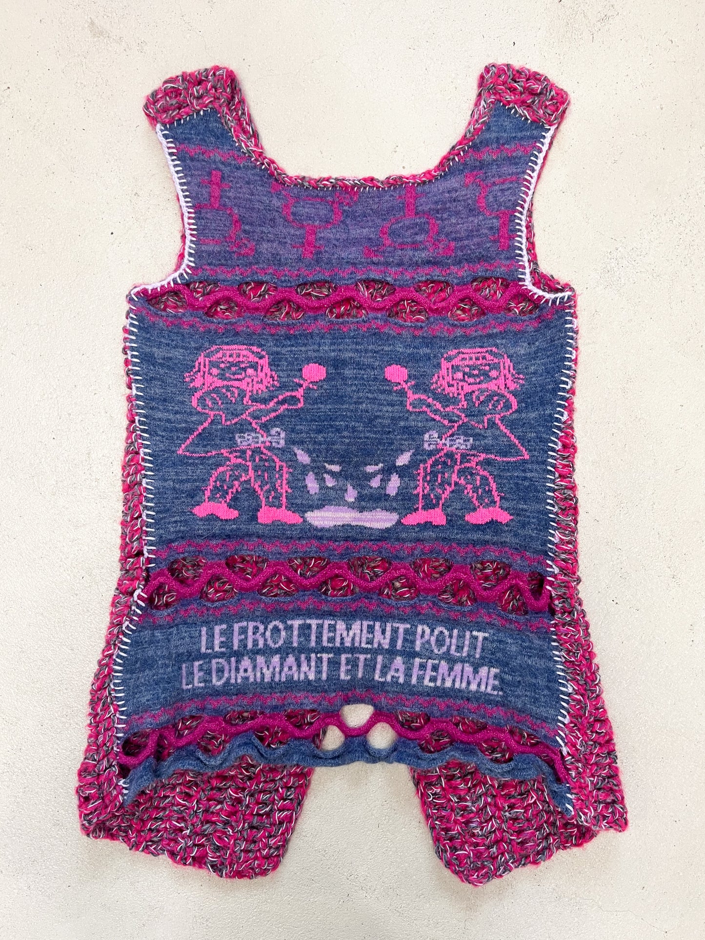 "Peeing girls" crochet cardigan blue pink