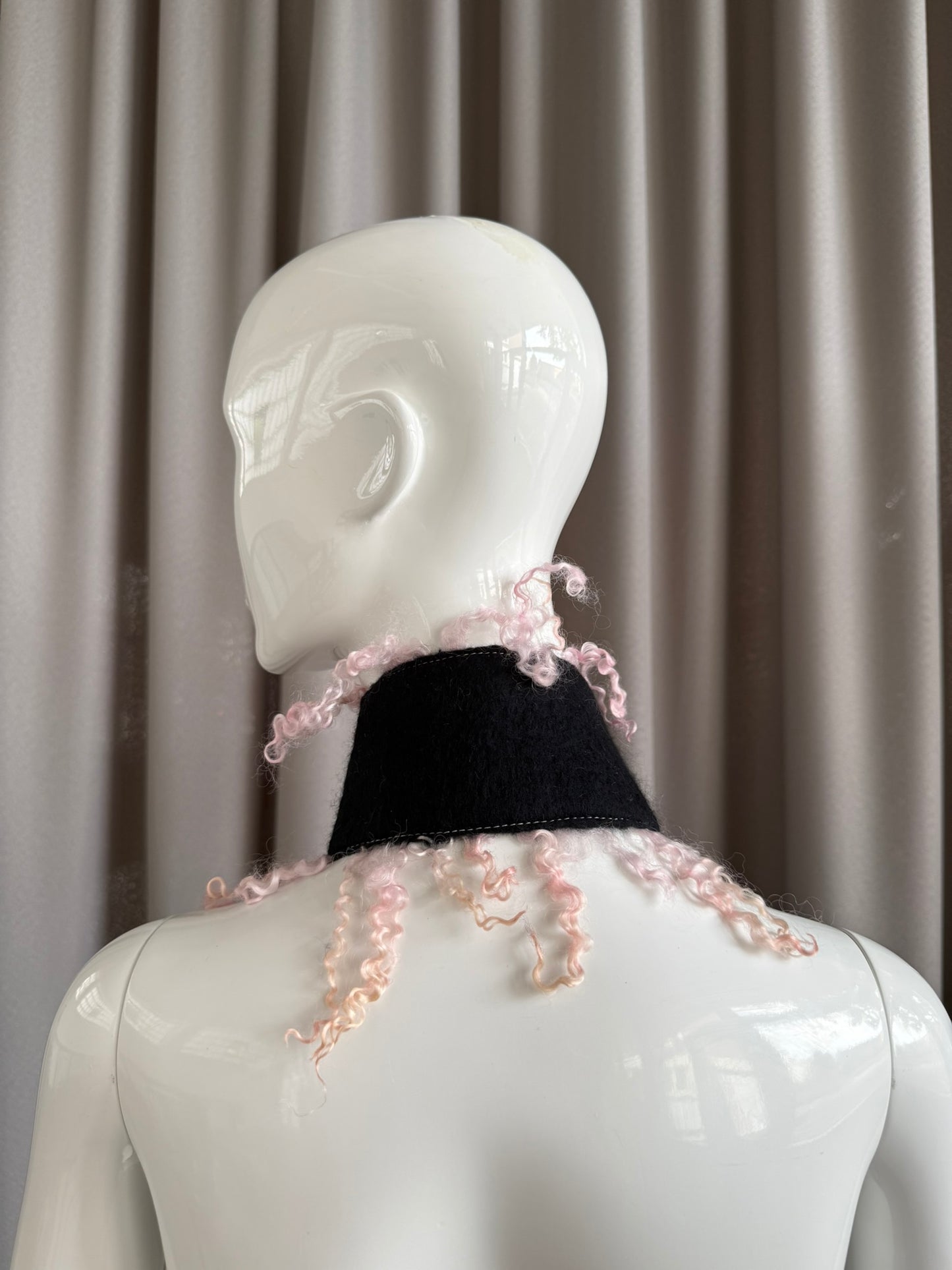 Juwon felted collar black/rose